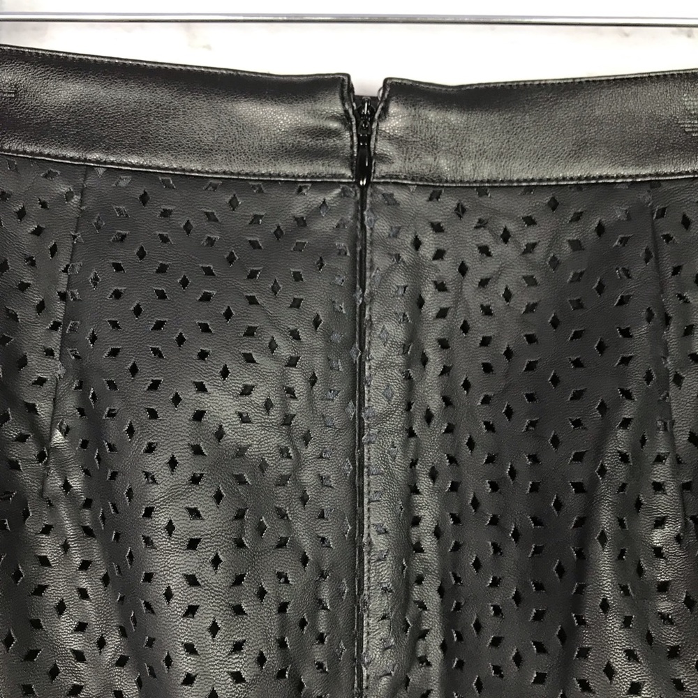 Ann Taylor Laser Cut Vegan Leather Pencil Skirt 0P - Picture 3 of 6